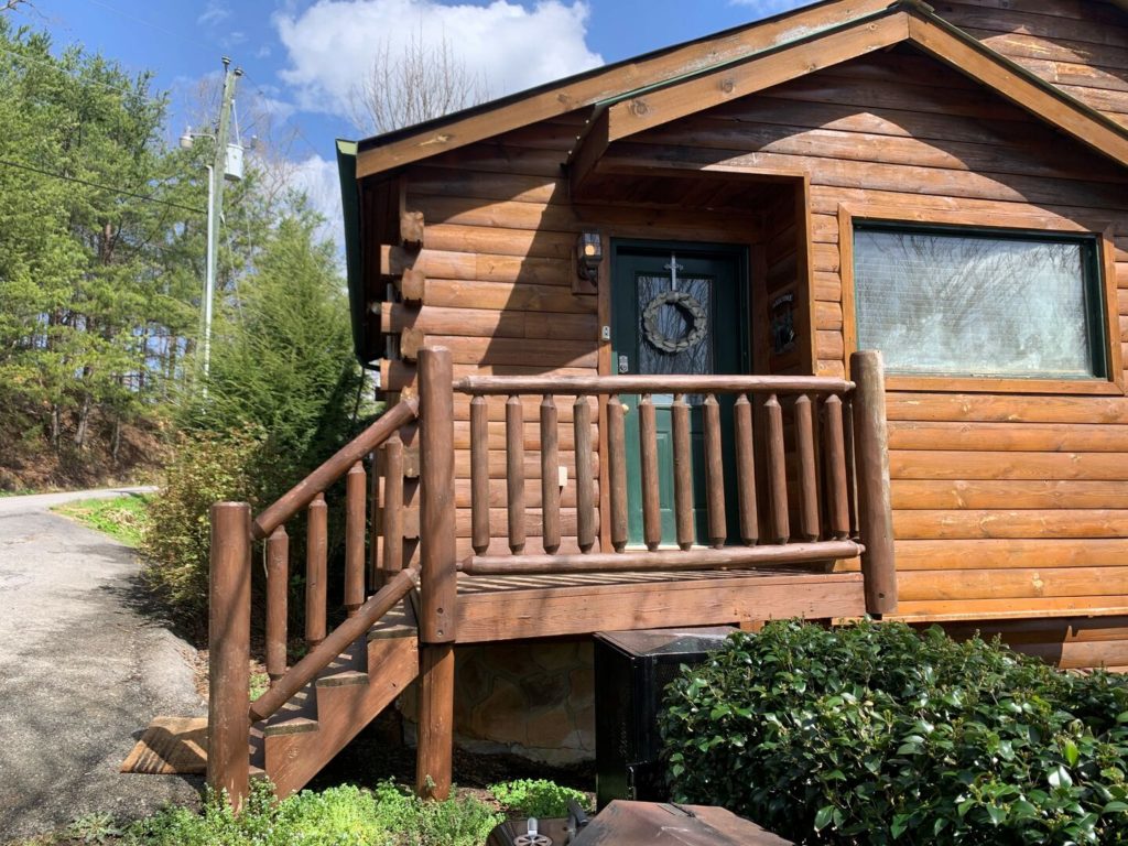 exterior of vacation cabin
